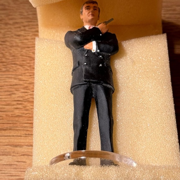 VINTAGE CORGI ICON JAMES BOND 007‎ ROGER MOORE FIGURE F04041 MINT - Picture 3 of 5